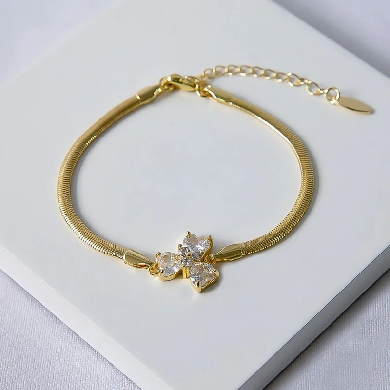 PULSEIRA DE FLOR CRAVEJADA